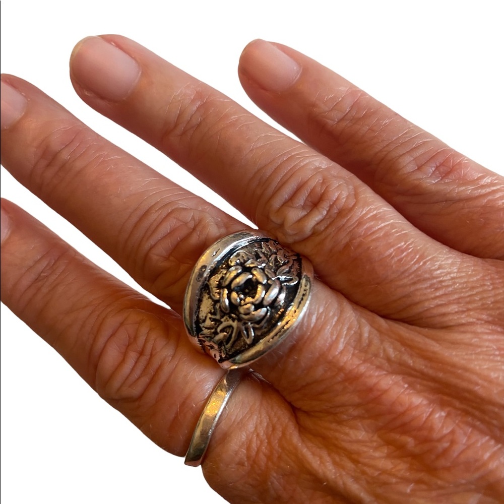 Antique Silver Tone Rose Engraved Ring